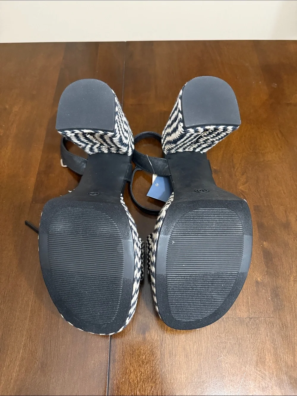 Universal Thread Black and White Platform Woven Heels